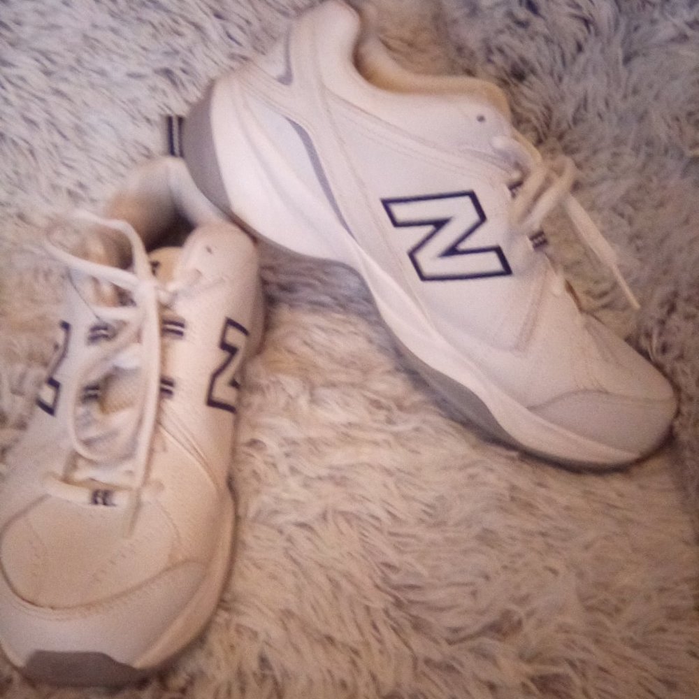 Mens New Balance 608 Size 10 white with blue trim